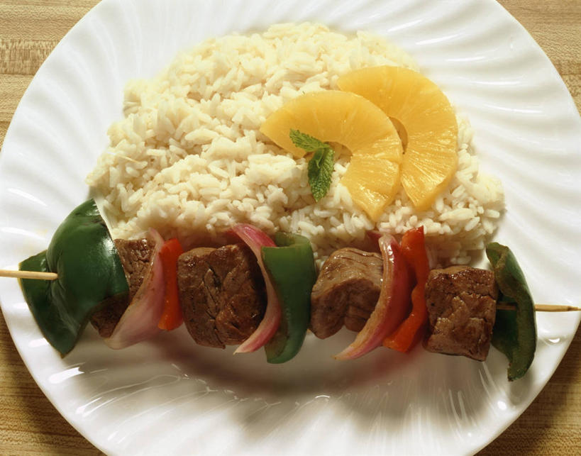 无人,横图,俯视,室内,特写,白天,烹饪,西餐,餐桌,桌子,菠萝,柑橘,辣椒,蔬菜,餐具,水果,一堆,许多,阴影,堆叠,堆积,新鲜,反射,碟子,盘,影子,谷类,谷物,肉,生食,牛肉,料理,食品,果实,米,蔬果,大米,菜肴,美食,肉类,食物,一个,白色,盘子,碟,橙色,西式,佳肴,有机食品,绿色食品,单个,餐台,堆,肉食,彩椒,辣角,红海椒,大椒,辣虎,广椒,橘子,桔子,凤梨,橙子,橙,甜椒,柿子椒,辣子,海椒,番椒,灯笼椒,彩图,高角度拍摄