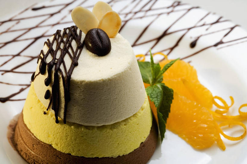 点心,无人,横图,俯视,室内,特写,白天,白色背景,餐桌,桌子,餐具,水果,一块,阴影,新鲜,反射,碟子,盘,影子,生食,食品,甜点,甜品,果实,慕斯蛋糕,食物,一个,白色,盘子,碟,甜食,零食,巧克力,摄影,有机食品,绿色食品,影棚,单个,餐台,朱古力,慕斯,彩图,高角度拍摄,影棚拍摄,拍摄