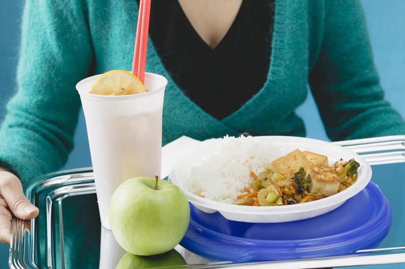 米饭,豆腐,西方人,一个人,站,横图,俯视,室内,特写,白天,幸福,茶,苹果,柠檬,蔬菜,杯子,餐具,水果,欧洲,欧洲人,仅一个年轻女性,仅一个女性,仅一个人,握,阴影,蓝色背景,服装,新鲜,反射,碟子,盘,影子,塑料,陶瓷,青菜,生食,食品,果实,陶瓷制品,饭,拿,拿着,休闲装,娱乐,食物,饮料,衣服,盘子,容器,塑料制品,吸管,纸制品,碟,碗,青苹果,站着,享受,休闲,温馨,休闲服,放松,乐趣,握着,摄影,服饰,有机食品,绿色食品,影棚,储藏,纸杯,柠檬茶,五谷,空心,舒适,豆制品,储存,一次性杯子,小白菜,饮管,不结球白菜,年轻女性,女人,女性,白种人,益母果,柠果,站立,半身,彩图,高角度拍摄,影棚拍摄,拍摄,贮存,圆柱状