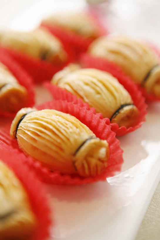 点心,无人,竖图,俯视,室内,特写,白天,白色背景,桌面,桌子,南瓜,阴影,朦胧,模糊,反射,木制,影子,金瓜,食品,甜点,甜品,番瓜,食物,糕点,红色,木制品,甜食,摄影,影棚,纸托,麦瓜,倭瓜,蛋糕托,蛋糕托纸,蛋糕纸托,彩图,高角度拍摄,影棚拍摄,拍摄