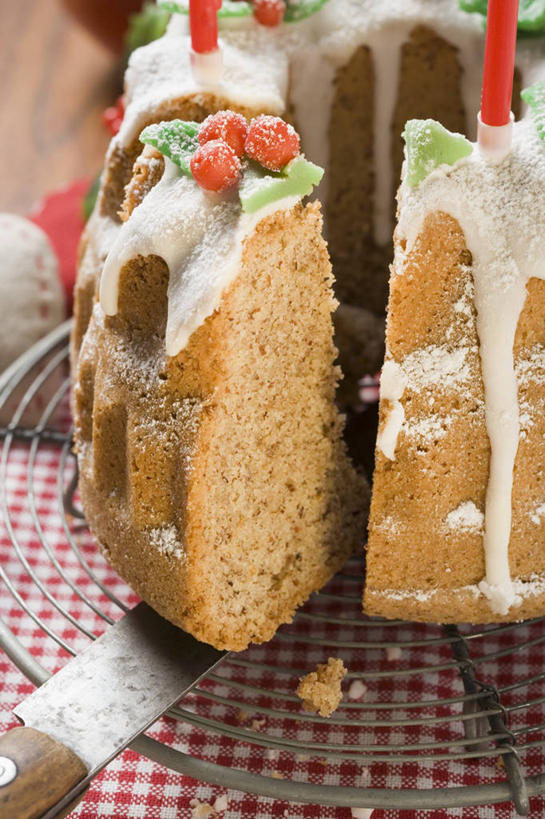 点心,无人,竖图,俯视,室内,特写,白天,桌面,桌子,餐具,蜡烛,玻璃,切开,阴影,反射,光线,木制,布料,碟子,工具,火焰,盘,影子,烛光,食品,刀具,燃烧,布纹,文化,玻璃制品,桌布,食物,糕点,盘子,餐巾,木制品,碟,台布,刀,生日蛋糕,点燃,祈祷,切,许愿,摄影,影棚,纪念,祈求,餐刀,剖面,切面,平安,彩图,高角度拍摄,影棚拍摄,拍摄,蛋糕