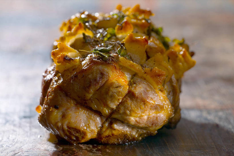 无人,横图,俯视,室内,特写,白天,烹饪,西餐,桌面,桌子,阴影,朦胧,模糊,反射,木制,影子,肉,料理,食品,猪肉,菜肴,美食,肉类,食物,木制品,西式,摄影,佳肴,影棚,肉食,豚肉,彩图,高角度拍摄,影棚拍摄,拍摄