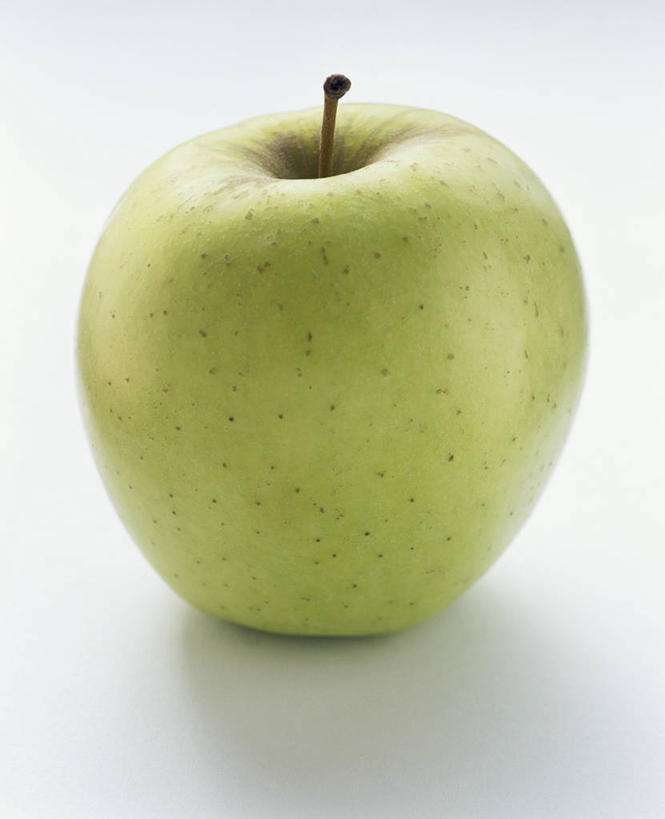 无人,竖图,俯视,室内,特写,白天,白色背景,桌面,桌子,苹果,水果,阴影,新鲜,反射,木制,影子,生食,食品,果实,食物,一个,绿色,木制品,摄影,有机食品,绿色食品,影棚,单个,黄香蕉,黄元帅,金冠苹果,金帅,彩图,高角度拍摄,影棚拍摄,拍摄