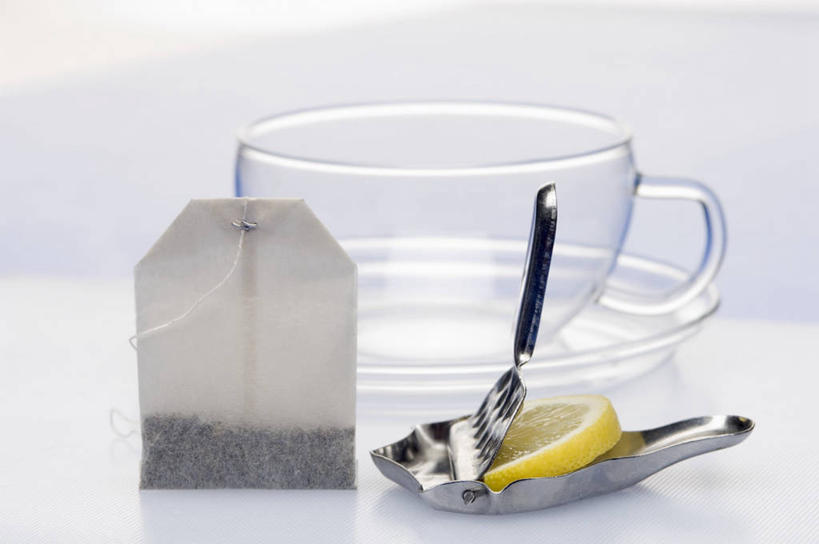 无人,横图,俯视,室内,特写,白天,白色背景,餐桌,桌子,柠檬,杯子,餐具,水果,玻璃,切开,阴影,新鲜,反射,碟子,盘,影子,生食,食品,果实,茶包,榨汁机,玻璃制品,食物,两个,黄色,盘子,水杯,碟,切,摄影,有机食品,绿色食品,影棚,餐台,袋泡茶,剖面,切面,手动榨汁机,茶杯,益母果,柠果,彩图,高角度拍摄,影棚拍摄,拍摄