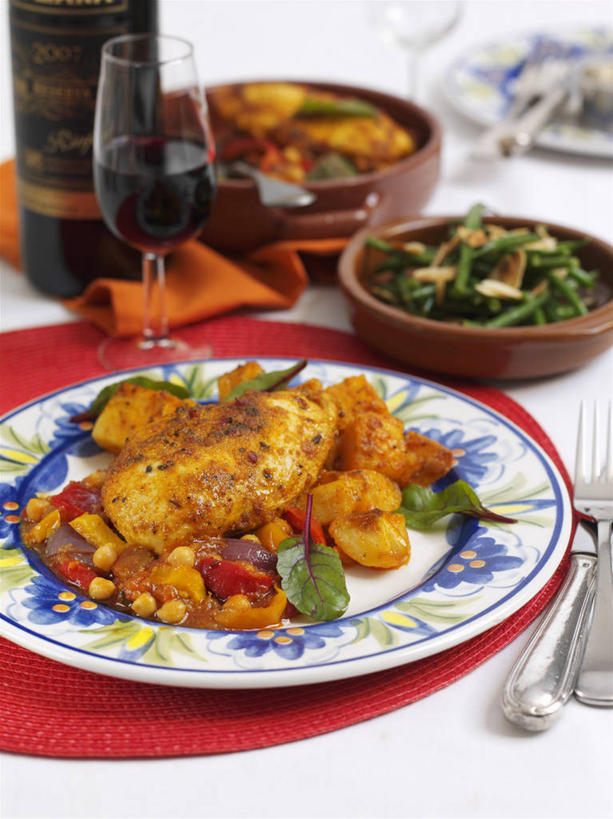 红酒,葡萄酒,无人,竖图,俯视,室内,特写,白天,玉米,餐桌,桌子,辣椒,蔬菜,杯子,餐具,一堆,许多,阴影,堆叠,堆积,新鲜,反射,棒子,叉子,刀叉,刀子,碟子,高脚杯,盘,影子,陶瓷,玉蜀黍,鸡肉,肉,食品,陶瓷制品,红酒杯,酒类,很多,一杯,肉类,玻璃制品,酒,食物,饮料,盘子,酒杯,容器,碟,碗,红葡萄酒,有机食品,绿色食品,餐台,储藏,堆,苞米,葡萄酒杯,储存,餐刀,苞芦,肉食,彩椒,餐叉,辣角,红海椒,大椒,辣虎,广椒,苞谷,包谷,大蜀黍,番麦,薏米包,玉高粱,玉麦,珍珠米,玻璃杯,进餐用具,甜椒,柿子椒,辣子,海椒,番椒,灯笼椒,彩图,高角度拍摄,甜玉米,贮存