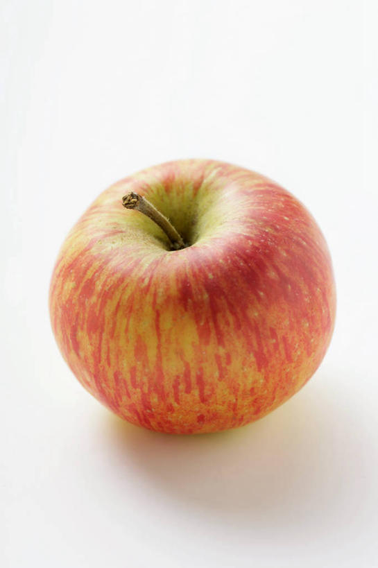 无人,竖图,俯视,室内,特写,白天,白色背景,餐桌,桌子,苹果,水果,阴影,新鲜,反射,影子,生食,食品,果实,食物,一个,红色,摄影,有机食品,绿色食品,影棚,单个,餐台,彩图,高角度拍摄,影棚拍摄,拍摄