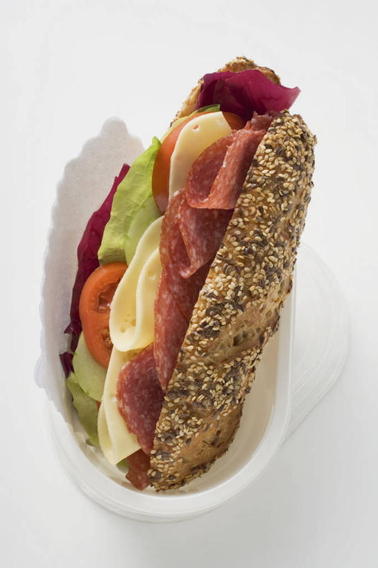 点心,面包,奶酪,无人,竖图,俯视,室内,特写,白天,白色背景,烹饪,西餐,餐桌,桌子,蔬菜,西红柿,阴影,新鲜,反射,影子,陶瓷,生菜,莴苣,肉,香肠,干酪,起司,三明治,料理,食品,面点,陶瓷制品,腊肠,芝士,营养,猪肉,菜肴,美食,肉类,食物,糕点,一个,容器,碗,快餐,乳酪,西式,摄影,佳肴,有机食品,绿色食品,影棚,单个,餐台,储藏,乳制品,储存,发酵,肉食,西式快餐,三文治,豚肉,春菜,鹅仔菜,莴仔菜,千金菜,叶用莴苣,番茄,彩图,高角度拍摄,影棚拍摄,拍摄,贮存