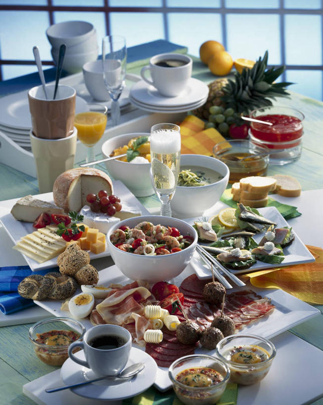 点心,面包,咖啡,无人,餐厅,竖图,俯视,室内,白天,幸福,餐桌,桌子,蔬菜,杯子,餐具,水果,许多,阴影,新鲜,反射,瓷器,碟子,盘,影子,陶瓷,生食,食品,面点,果实,咖啡杯,陶瓷制品,很多,娱乐,蔬果,食物,糕点,饮料,盘子,容器,碟,碗,享受,休闲,温馨,放松,乐趣,有机食品,绿色食品,餐台,储藏,便利,提神,舒适,储存,瓷杯,醒脑,自助餐厅,软饮料,方便,彩图,高角度拍摄,餐馆,饭店,饭馆,贮存