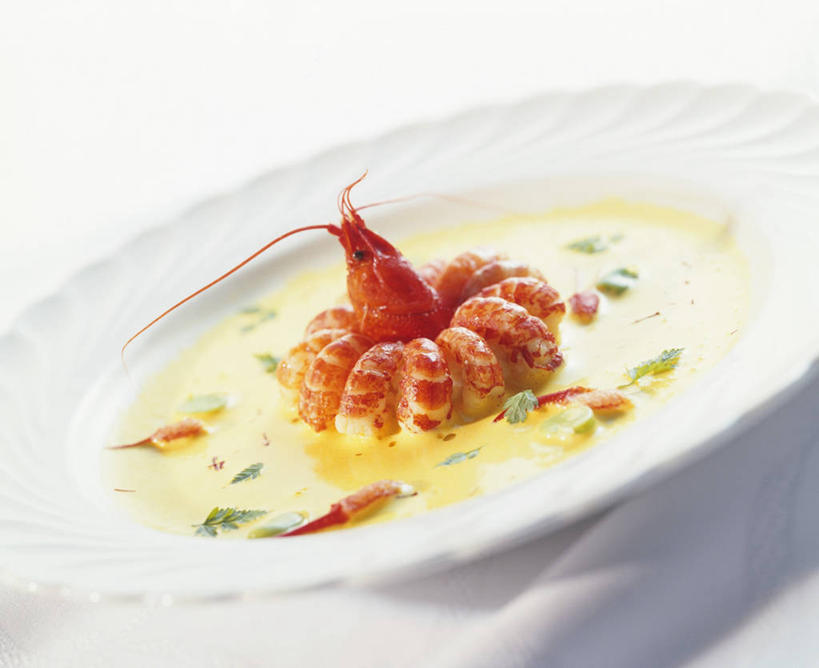 海鲜,无人,横图,俯视,室内,特写,白天,白色背景,餐桌,桌子,餐具,一堆,阴影,堆叠,堆积,反射,碟子,盘,影子,调料,酱料,酱汁,佐料,调味品,调味料,水产,酱,海洋生物,一个,盘子,碟,摄影,影棚,单个,餐台,小龙虾,堆,水生动物,海产品,水生物,海底动物,淡水小龙虾,红螯虾,克氏原螯虾,剌蛄,彩图,高角度拍摄,影棚拍摄,拍摄