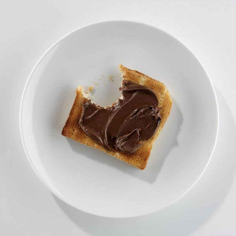 点心,面包,无人,方图,俯视,室内,特写,白天,白色背景,餐桌,桌子,餐具,一片,阴影,反射,碟子,盘,影子,调料,酱料,酱汁,佐料,食品,面点,调味品,调味料,吐司,酱,食物,糕点,一个,盘子,碟,花生酱,摄影,影棚,单个,餐台,法式面包,吐司面包,彩图,高角度拍摄,影棚拍摄,拍摄,多士,听型面包