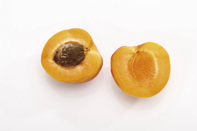 无人,横图,俯视,室内,特写,白天,白色背景,餐桌,桌子,杏,水果,切开,阴影,新鲜,反射,影子,生食,食品,果实,食物,一个,黄色,切,摄影,有机食品,绿色食品,影棚,单个,餐台,剖面,杏果,切面,杏子,彩图,高角度拍摄,影棚拍摄,拍摄