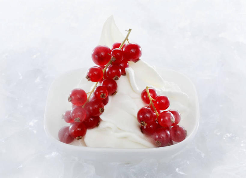 牛奶,无人,横图,俯视,室内,特写,白天,白色背景,餐桌,桌子,浆果,水果,一堆,阴影,堆叠,堆积,新鲜,反射,影子,陶瓷,灯笼果,生食,食品,冰激凌,果实,陶瓷制品,饮品,清凉,营养,酸奶,食物,饮料,一个,红色,容器,碗,冷饮,舒服,冰淇淋,摄影,有机食品,绿色食品,影棚,单个,餐台,储藏,堆,解暑,乳制品,奶,储存,解渴,雪糕,发酵,红醋栗,舒爽,冰糕,消暑,优格,优酪乳,醋栗,彩图,高角度拍摄,影棚拍摄,拍摄,贮存