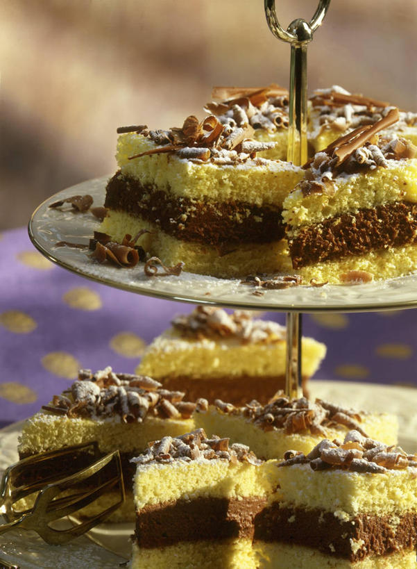 点心,无人,竖图,俯视,室内,特写,白天,下午茶,餐桌,桌子,蔬菜,餐具,切开,阴影,朦胧,模糊,新鲜,反射,碟子,盘,影子,菌菇,食品,松露,菌类,食物,糕点,一个,盘子,碟,切,食用菌,有机食品,绿色食品,单个,餐台,剖面,切面,黑松露,彩图,高角度拍摄,蛋糕