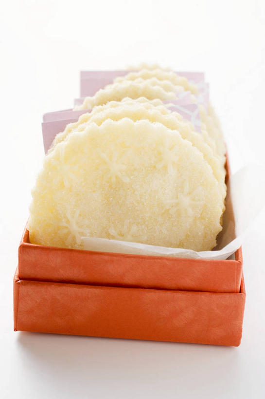 点心,无人,竖图,俯视,室内,特写,白天,白色背景,餐桌,桌子,一排,许多,阴影,整齐,反射,影子,纸盒,食品,曲奇,盒子,食物,排列,一个,包装盒,饼干,零食,摄影,影棚,单个,餐台,队列,曲奇饼,曲奇饼干,彩图,高角度拍摄,影棚拍摄,拍摄