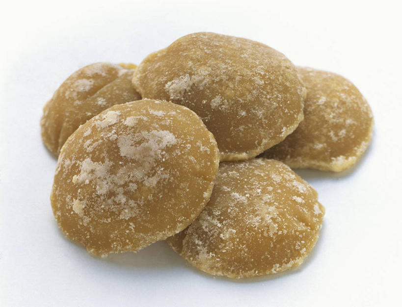 无人,横图,俯视,室内,特写,白天,白色背景,餐桌,桌子,五个,一堆,许多,阴影,堆叠,堆积,反射,影子,食品,糖,糖果,甜点,甜品,食物,甜食,摄影,影棚,餐台,堆,硬糖,彩图,高角度拍摄,影棚拍摄,拍摄