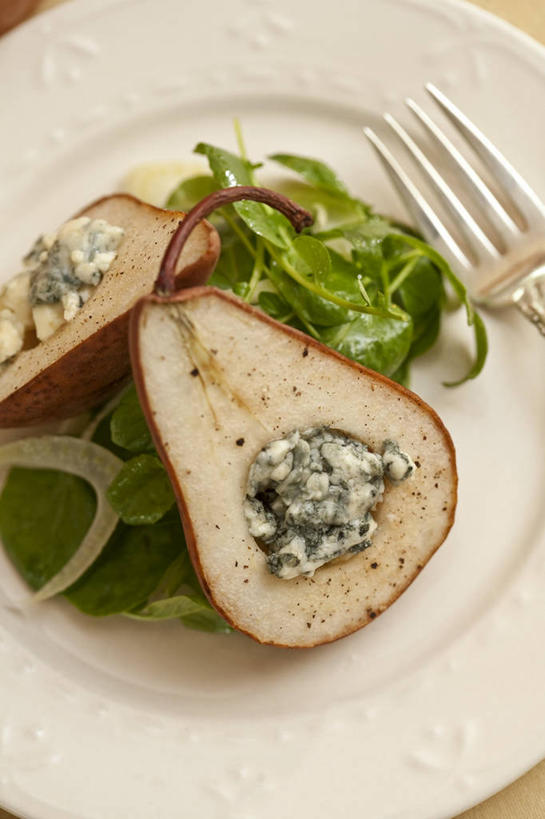 奶酪,无人,竖图,俯视,室内,特写,白天,餐桌,桌子,梨,蔬菜,餐具,水果,一把,阴影,新鲜,反射,叉子,碟子,盘,影子,生食,干酪,起司,食品,果实,芝士,营养,食物,两个,白色,盘子,碟,乳酪,香梨,有机食品,绿色食品,餐台,乳制品,发酵,餐叉,蓝纹奶酪,斯提耳顿干酪,进餐用具,生梨,彩图,高角度拍摄