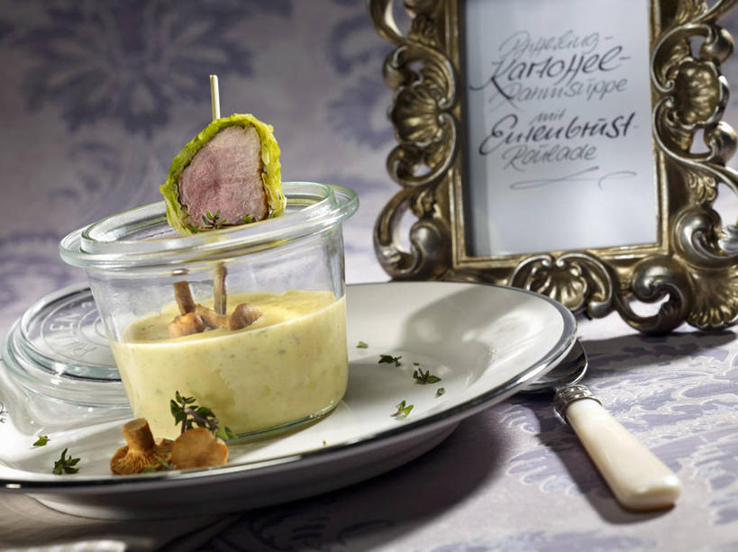 点心,面食,面条,意大利面,无人,横图,俯视,室内,特写,白天,西餐,餐桌,桌子,蔬菜,相框,玻璃,阴影,新鲜,反射,英文,标志,文字,影子,字符,字母,菌菇,面,料理,食品,甜点,甜品,菌类,标识,玻璃制品,食物,糕点,一个,容器,碗,甜食,奶油,食用菌,西式,有机食品,绿色食品,单个,餐台,储藏,英文字母,乳制品,储存,鸡油菌,奶油蘑菇面,激凌,克林姆,淇淋,杏黄菌,杏菌,彩图,高角度拍摄,奶油蘑菇意大利面,贮存