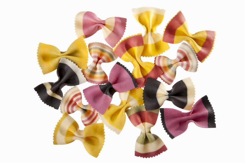 面食,面条,意大利面,无人,横图,俯视,室内,特写,白天,白色背景,西餐,餐桌,桌子,许多,阴影,反射,影子,面,料理,食品,食物,排列,西式,摄影,影棚,餐台,蝴蝶面,摆列,彩图,高角度拍摄,影棚拍摄,拍摄,布列,分列