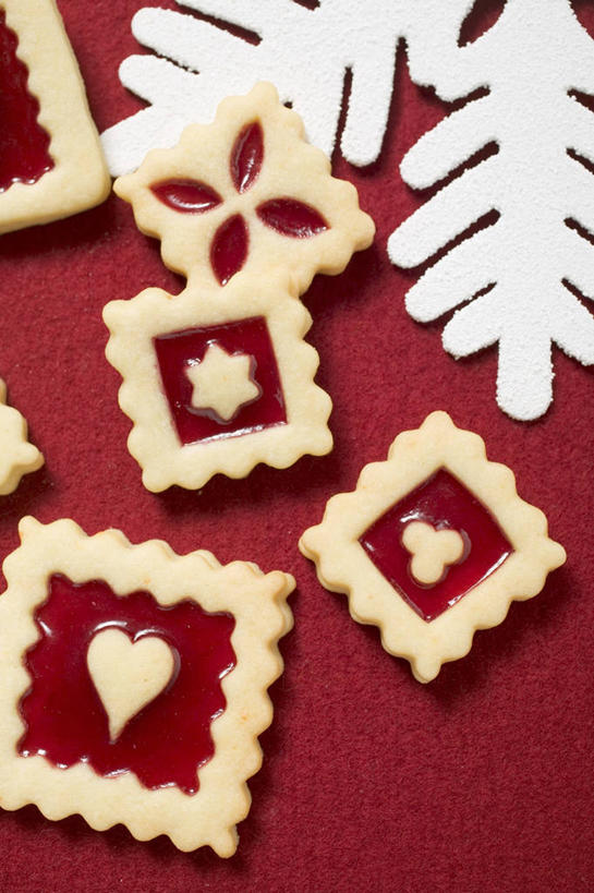 点心,无人,竖图,俯视,室内,特写,白天,植物,餐桌,桌子,许多,阴影,红色背景,反射,影子,食品,圣诞树,曲奇,树,树木,食物,排列,绿色,自然,饼干,果酱,零食,摄影,影棚,生长,成长,餐台,曲奇饼,曲奇饼干,果子酱,摆列,彩图,高角度拍摄,影棚拍摄,拍摄,果酱曲奇,布列,分列