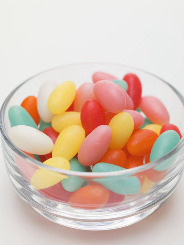 无人,竖图,俯视,彩色,室内,特写,白天,白色背景,餐桌,桌子,玻璃,一堆,许多,阴影,堆叠,堆积,反射,影子,食品,糖,糖果,甜点,甜品,软糖,玻璃制品,食物,一个,容器,碗,甜食,摄影,影棚,单个,餐台,储藏,堆,五颜六色,色彩斑斓,储存,五彩缤纷,五彩斑斓,五光十色,彩图,高角度拍摄,影棚拍摄,拍摄,贮存