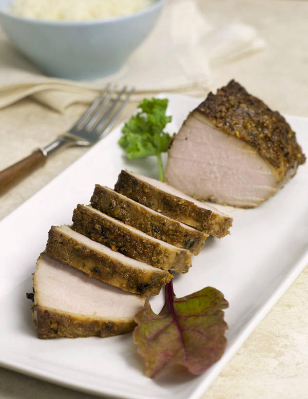 无人,竖图,俯视,室内,特写,白天,白色背景,餐桌,桌子,餐具,阴影,朦胧,模糊,反射,叉子,碟子,盘,影子,陶瓷,肉,陶瓷制品,猪肉,肉类,盘子,容器,碟,碗,摄影,影棚,餐台,储藏,储存,横截面,剖面,肉食,餐叉,豚肉,截面,截面图形,进餐用具,彩图,高角度拍摄,影棚拍摄,拍摄,贮存