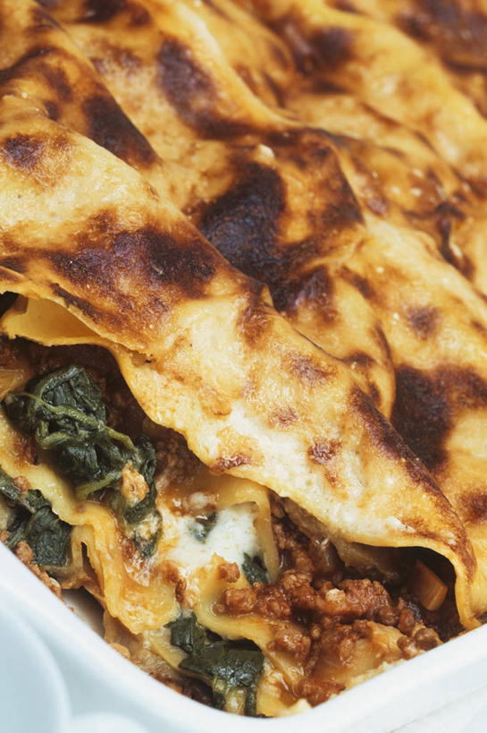 面食,面条,奶酪,意大利面,无人,竖图,俯视,室内,特写,白天,西餐,菠菜,蔬菜,阴影,新鲜,反射,影子,陶瓷,面,干酪,起司,料理,食品,陶瓷制品,芝士,营养,食物,一个,白色,容器,碗,乳酪,西式,有机食品,绿色食品,单个,储藏,乳制品,储存,发酵,鹦鹉菜,鼠根菜,角菜,红嘴绿鹦哥,赤根菜,菠薐菜,波斯草,彩图,高角度拍摄,贮存