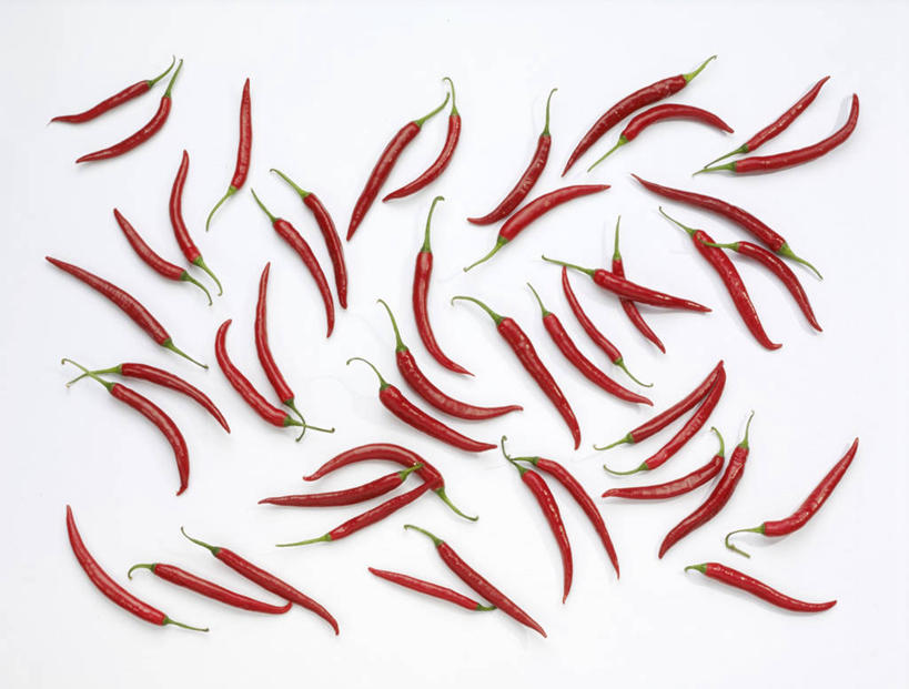 无人,横图,俯视,室内,特写,白天,白色背景,餐桌,桌子,辣椒,蔬菜,许多,阴影,新鲜,反射,影子,食品,食物,排列,红色,摄影,有机食品,绿色食品,影棚,餐台,辣角,红海椒,大椒,辣虎,广椒,摆列,辣子,红辣椒,海椒,番椒,彩图,高角度拍摄,影棚拍摄,拍摄,布列,分列