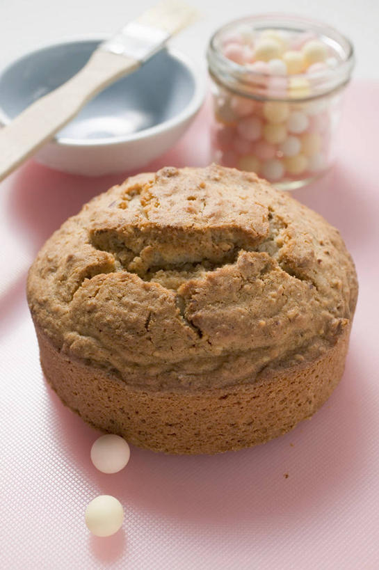 点心,无人,竖图,俯视,室内,特写,白天,烹饪,下午茶,餐桌,桌子,杯子,餐具,厨具,复活节,一堆,许多,阴影,堆叠,堆积,粉色背景,节日,庆祝,反射,碟子,盘,影子,食品,糖,糖果,甜点,甜品,软糖,文化,玻璃制品,食物,糕点,一个,盘子,刷子,水杯,碟,甜食,庆典,摄影,影棚,单个,餐台,纪念,堆,烹饪用具,玻璃杯,烹调用具,烹调,彩图,高角度拍摄,影棚拍摄,拍摄,蛋糕