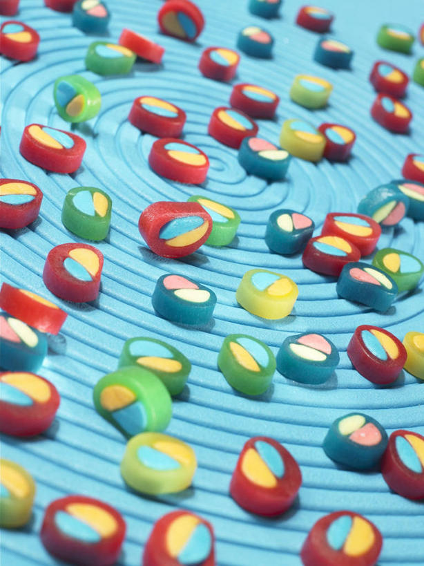 无人,竖图,俯视,彩色,室内,特写,白天,餐桌,桌子,许多,阴影,朦胧,模糊,反射,影子,食品,糖,糖果,甜点,甜品,软糖,食物,排列,甜食,摄影,影棚,餐台,五颜六色,色彩斑斓,五彩缤纷,五彩斑斓,摆列,五光十色,彩图,高角度拍摄,影棚拍摄,拍摄,布列,分列