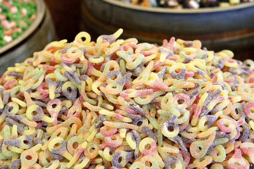 无人,横图,俯视,彩色,室内,特写,白天,一堆,许多,阴影,堆叠,堆积,朦胧,模糊,反射,影子,陶瓷,食品,糖,糖果,甜点,甜品,陶瓷制品,软糖,食物,两个,容器,碗,甜食,储藏,堆,五颜六色,色彩斑斓,储存,五彩缤纷,五彩斑斓,五光十色,彩图,高角度拍摄,贮存