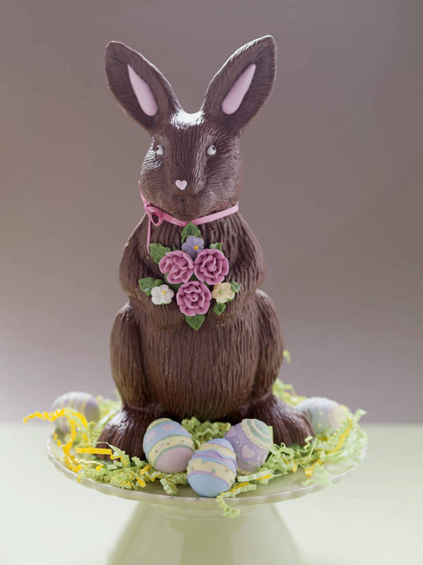 无人,竖图,室内,特写,白天,正面,餐桌,桌子,复活节,阴影,节日,庆祝,反射,兔子,影子,蛋,食品,糖,糖果,甜点,甜品,文化,食物,甜食,巧克力,庆典,餐台,纪念,朱古力,黑巧克力,彩蛋,复活节彩蛋,彩图