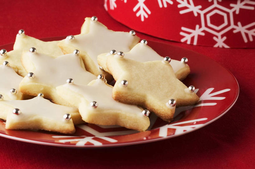 点心,无人,横图,俯视,室内,特写,白天,桌面,桌子,餐具,圣诞节,阴影,红色背景,节日,庆祝,反射,木制,碟子,盘,影子,星星,食品,曲奇,文化,食物,一个,盘子,木制品,碟,饼干,零食,庆典,星形,摄影,影棚,单个,纪念,五角形,曲奇饼,曲奇饼干,五角星,彩图,高角度拍摄,影棚拍摄,拍摄