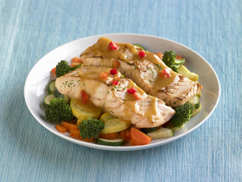 海鲜,三文鱼,无人,横图,俯视,室内,特写,白天,桌面,桌子,鲑鱼,柠檬,萝卜,胡萝卜,蔬菜,餐具,水果,阴影,新鲜,反射,木制,碟子,盘,影子,花菜,花椰菜,西兰花,肉,生食,鱼肉,食品,果实,蔬果,水产,肉类,海洋生物,食物,一个,盘子,木制品,碟,有机食品,绿色食品,单个,椰菜花,大马哈鱼,水生动物,海产品,水生物,肉食,海底动物,撒蒙鱼,萨门鱼,冰海之皇,鲑,马哈鱼,麻哈鱼,大麻哈鱼,甘蓝花,益母果,柠果,红萝卜,甘荀,彩图,高角度拍摄