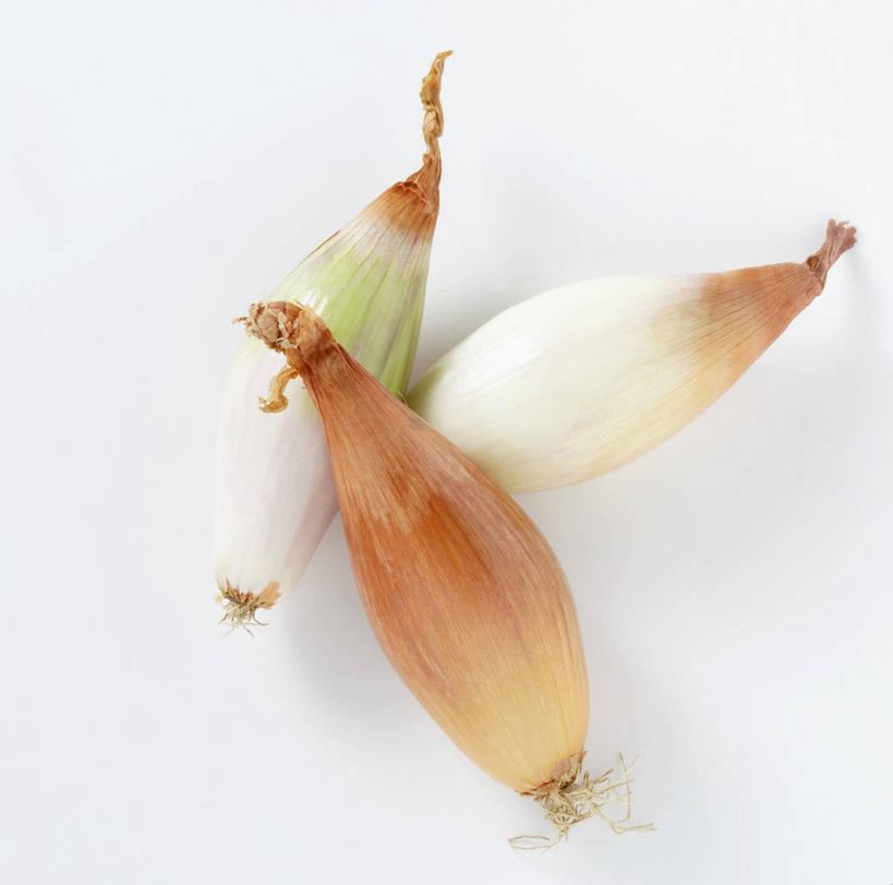 无人,横图,俯视,室内,特写,白天,白色背景,桌面,桌子,蔬菜,阴影,新鲜,反射,木制,影子,葱,青葱,食品,食物,三个,木制品,摄影,有机食品,绿色食品,影棚,彩图,高角度拍摄,影棚拍摄,拍摄