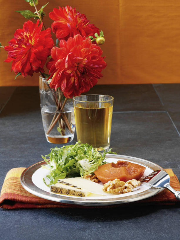 奶酪,无人,竖图,俯视,室内,特写,白天,智慧,桌面,桌子,木瓜,杯子,餐具,花瓶,水果,金属制品,阴影,花纹,新鲜,艺术,盛开,反射,金属,木制,布,叉子,碟子,盘,图案,影子,核桃,生食,干酪,起司,沙拉,食品,坚果,果实,芝士,营养,花蕾,布纹,文化,色拉,沙律,水果沙拉,玻璃制品,花,花瓣,花朵,鲜花,食物,一个,插花,盘子,玻璃瓶,木制品,瓶子,水杯,碟,干果,花苞,花蕊,乳酪,有机食品,绿色食品,单个,色拉酱,布匹,插花艺术,创造,乳制品,千岛酱,创作,发酵,想象,餐叉,胡桃,羌桃,奶匏,蓬生果,乳瓜,石瓜,万寿匏,玻璃杯,进餐用具,万寿果,番木瓜,彩图,高角度拍摄