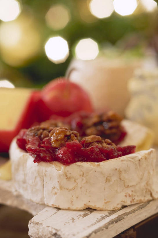 奶酪,无人,竖图,俯视,室内,特写,白天,餐桌,桌子,餐具,水果,阴影,朦胧,模糊,新鲜,反射,碟子,盘,影子,生食,干酪,起司,食品,果实,芝士,营养,食物,盘子,碟,乳酪,有机食品,绿色食品,餐台,乳制品,发酵,彩图,高角度拍摄