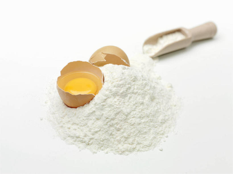 无人,横图,俯视,室内,特写,白天,白色背景,餐桌,桌子,一堆,阴影,堆叠,堆积,破碎,反射,木制,粉末,影子,勺子,蛋,鸡蛋,面粉,一颗,粮食,一个,木制品,调羹,汤匙,粉,摄影,影棚,单个,餐台,堆,农产品,破裂,原材料,摧毁,草鸡蛋,卵,粉状,彩图,高角度拍摄,影棚拍摄,拍摄