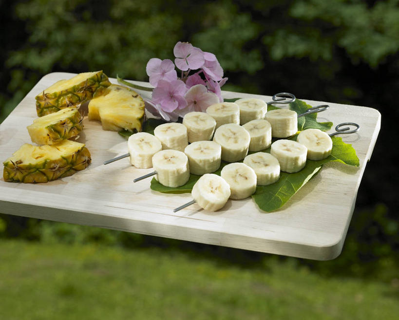 无人,横图,室外,特写,白天,正面,草地,草坪,植物,菠萝,香蕉,水果,叶子,切开,朦胧,模糊,新鲜,生食,食品,果实,绿叶,竹签,草,树,树木,食物,绿色,自然,切,嫩叶,有机食品,绿色食品,生长,成长,剖面,切面,取食签,叶,叶片,甘蕉,凤梨,彩图