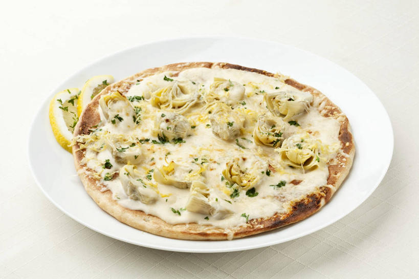 无人,横图,俯视,室内,特写,白天,白色背景,烹饪,西餐,餐桌,桌子,蔬菜,餐具,阴影,新鲜,反射,碟子,盘,影子,朝鲜蓟,料理,食品,披萨,匹萨,菜肴,美食,食物,一个,盘子,碟,快餐,洋蓟,西式,摄影,佳肴,有机食品,绿色食品,影棚,单个,餐台,比萨,西式快餐,垃圾食品,意大利薄饼,彩图,高角度拍摄,影棚拍摄,拍摄,菜蓟,法国百合,球洋蓟,蔬菜之皇,洋百合