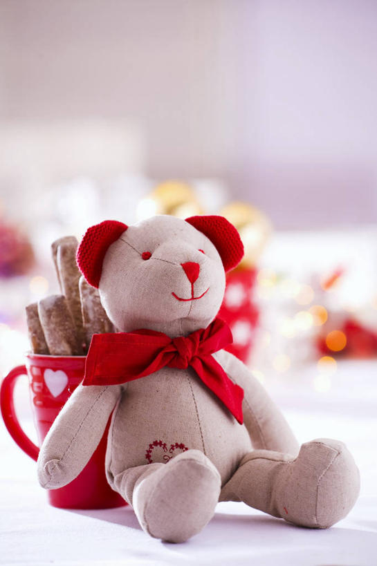 点心,无人,竖图,俯视,室内,特写,白天,游戏,餐桌,桌子,熊,玩具,圣诞节,阴影,节日,朦胧,模糊,庆祝,反射,玩偶,影子,食品,泰迪熊,玩,文化,娱乐,食物,玩具熊,饼干,零食,庆典,休闲,益智,毛绒玩具,餐台,纪念,安慰,发泄,消遣,宣泄,罗斯福熊,玩耍,嬉戏,彩图,高角度拍摄