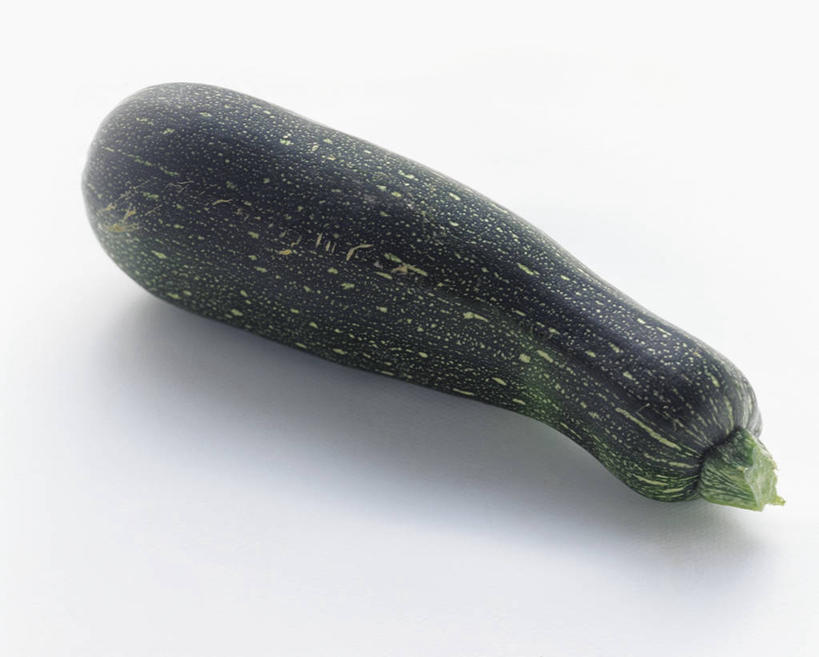 无人,横图,俯视,室内,特写,白天,白色背景,餐桌,桌子,蔬菜,阴影,新鲜,反射,影子,食品,西葫芦,食物,一个,白瓜,摄影,有机食品,绿色食品,影棚,单个,餐台,茭瓜,彩图,高角度拍摄,影棚拍摄,拍摄