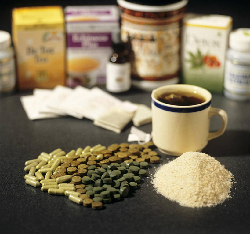 咖啡,无人,横图,俯视,室内,特写,白天,幸福,安全,植物,餐桌,桌子,杯子,一堆,许多,阴影,堆叠,堆积,朦胧,模糊,反射,瓷器,药剂,药丸,影子,纸盒,草药,药草,防护,咖啡杯,陶瓷制品,一杯,娱乐,药片,中药,盒子,饮料,包装盒,药品,享受,休闲,温馨,放松,乐趣,治疗,餐台,堆,保护,药物,医疗,维生素,提神,舒适,瓷杯,醒脑,药材,中草药,保险,预防,中药材,本草,软饮料,平安,彩图,高角度拍摄