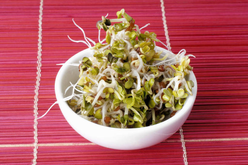 无人,横图,俯视,室内,特写,白天,烹饪,餐桌,桌子,萝卜,白萝卜,蔬菜,一堆,许多,阴影,堆叠,堆积,竹制,新鲜,反射,影子,陶瓷,豆芽,生食,蔬菜沙拉,日本料理,沙拉,料理,食品,陶瓷制品,色拉,沙律,菜肴,美食,食物,一个,白色,容器,碗,日式料理,日式,佳肴,有机食品,绿色食品,单个,餐台,色拉酱,储藏,堆,竹制品,储存,千岛酱,豆芽菜,芽苗菜,莱菔,彩图,高角度拍摄,贮存