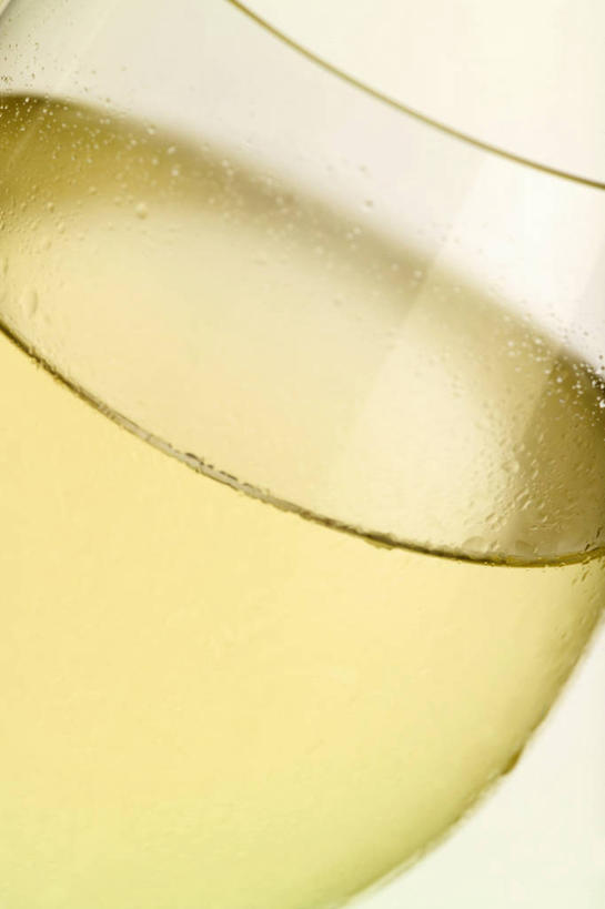 红酒,葡萄酒,无人,竖图,室内,特写,白天,白色背景,正面,餐桌,桌子,杯子,阴影,反射,高脚杯,影子,红酒杯,白葡萄酒,酒类,一杯,玻璃制品,酒,饮料,一个,酒杯,摄影,影棚,单个,餐台,葡萄酒杯,玻璃杯,彩图,影棚拍摄,拍摄