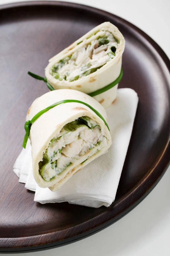 点心,无人,竖图,俯视,室内,特写,白天,白色背景,餐桌,桌子,蔬菜,餐具,阴影,新鲜,反射,木制,碟子,盘,影子,肉,鱼肉,食品,文化,饼,小吃,肉类,食物,糕点,两个,一个,盘子,木制品,碟,甜食,摄影,有机食品,绿色食品,影棚,单个,餐台,横截面,剖面,肉食,玉米饼,截面,截面图形,彩图,高角度拍摄,影棚拍摄,拍摄