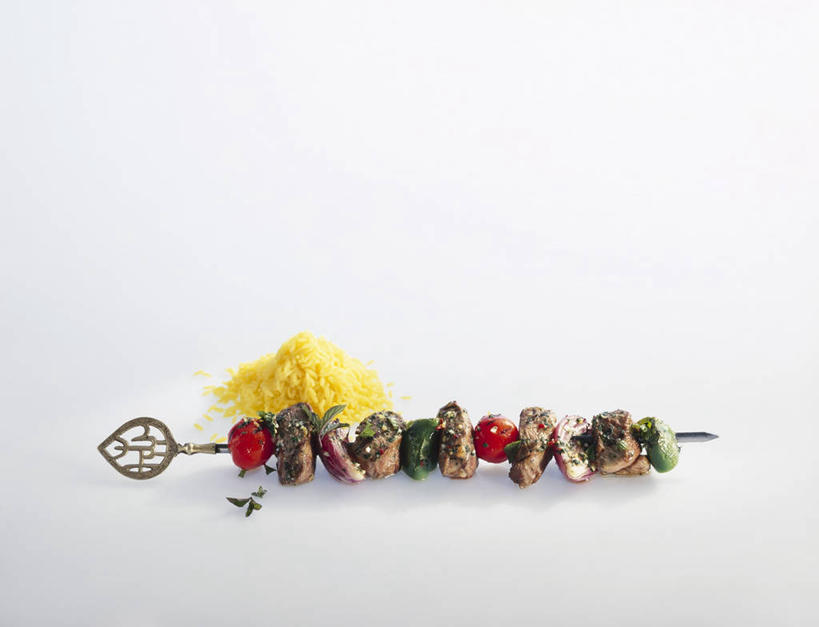 无人,横图,俯视,室内,特写,白天,白色背景,植物,餐桌,桌子,辣椒,蔬菜,西红柿,小番茄,金属制品,一堆,许多,阴影,堆叠,堆积,新鲜,反射,金属,影子,谷类,谷物,肉,食品,草药,药草,米,大米,肉类,中药,食物,姜黄,摄影,有机食品,绿色食品,影棚,餐台,堆,药材,中草药,肉食,彩椒,辣角,红海椒,大椒,辣虎,广椒,取食签,中药材,本草,小西红柿,樱桃小番茄,珍珠小番茄,樱桃番茄,甜椒,柿子椒,圣女果,辣子,海椒,番茄,番椒,灯笼椒,彩图,高角度拍摄,影棚拍摄,拍摄