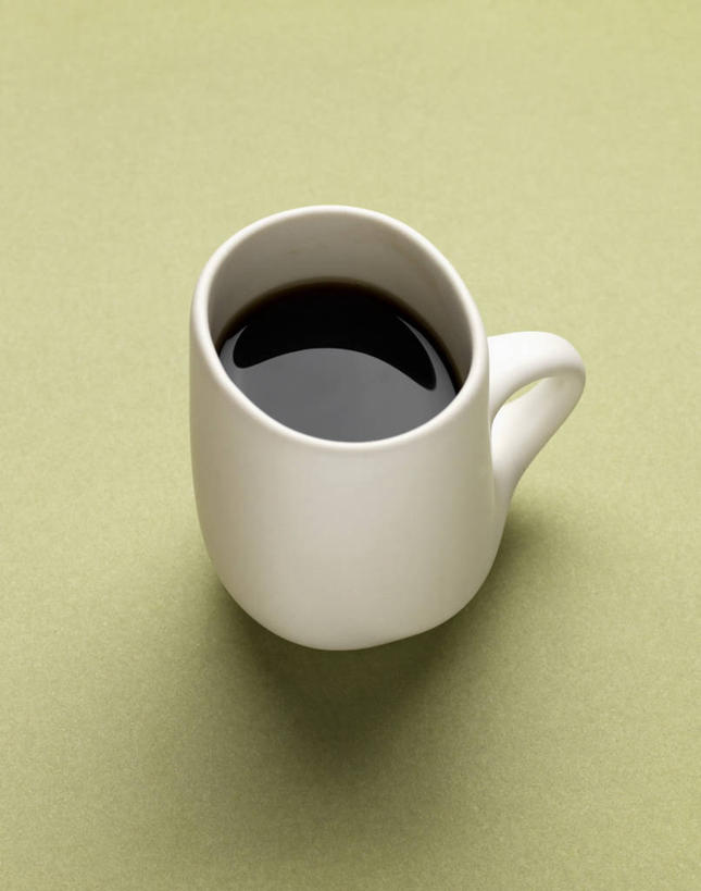 咖啡,无人,竖图,俯视,室内,特写,白天,幸福,餐桌,桌子,杯子,绿色背景,阴影,反射,瓷器,影子,咖啡杯,陶瓷制品,一杯,娱乐,饮料,一个,白色,享受,休闲,温馨,放松,乐趣,摄影,影棚,单个,餐台,提神,舒适,瓷杯,醒脑,软饮料,彩图,高角度拍摄,影棚拍摄,拍摄