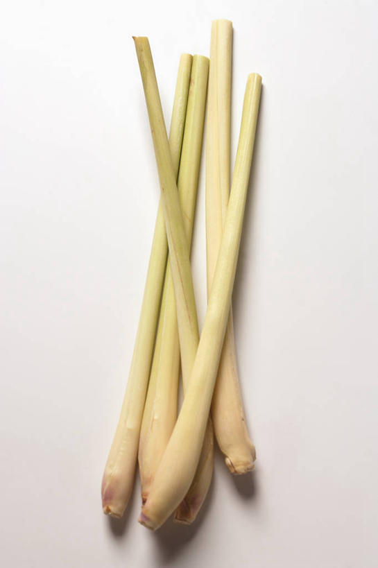 无人,竖图,俯视,室内,特写,白天,白色背景,餐桌,桌子,蔬菜,一堆,许多,阴影,堆叠,堆积,新鲜,反射,影子,调味,香料,佐料,食品,香茅,柠檬草,食物,摄影,有机食品,绿色食品,影棚,餐台,堆,作料,彩图,高角度拍摄,影棚拍摄,拍摄