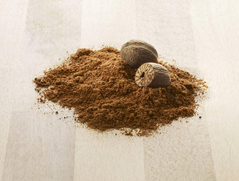 无人,横图,俯视,室内,特写,白天,植物,餐桌,桌子,一堆,许多,阴影,堆叠,堆积,反射,木制,粉末,影子,香料,褐色,草药,药草,中药,两个,木制品,粉,餐台,堆,肉豆蔻,药材,中草药,肉蔻,肉果,玉果,中药材,本草,粉状,粉剂,消食,彩图,高角度拍摄