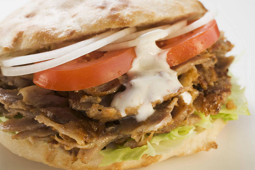 点心,面包,无人,横图,俯视,室内,特写,白天,白色背景,烹饪,西餐,餐桌,桌子,蔬菜,西红柿,洋葱,阴影,新鲜,反射,影子,生菜,莴苣,调料,酱料,酱汁,肉,佐料,三明治,料理,食品,面点,调味品,调味料,酱,菜肴,美食,肉类,食物,糕点,一个,红色,快餐,西式,摄影,佳肴,有机食品,绿色食品,影棚,单个,餐台,玉葱,肉食,西式快餐,三文治,春菜,鹅仔菜,莴仔菜,千金菜,叶用莴苣,圆葱,洋葱头,球葱,番茄,葱头,彩图,高角度拍摄,影棚拍摄,拍摄